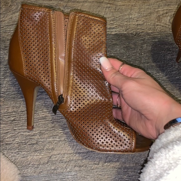 Open toe booties - Picture 3 of 5